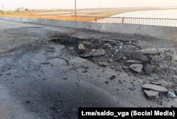 Повреждения на Чонгарском мосту, ведущем в Крым