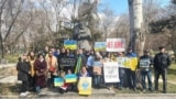 Акция в поддержку Украины у ереванского памятника Тарасу Шевченко