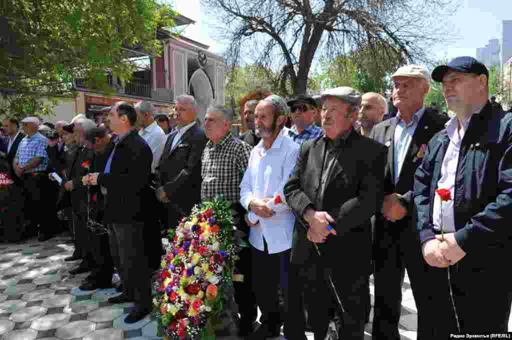 Чернобылалъул авариялъул зарал лъугIизабиялъе къеркьарав 2000 дагъистаниясда гьоркьоса I300 чиясе сахлъиялъе сакъатлъи ккана.&nbsp;