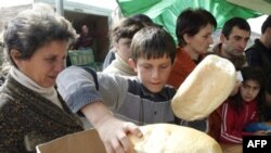 В лагере беженцев под Гори