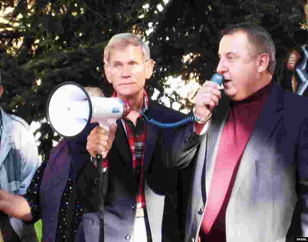 Ukraine -- Crimea, Shuvainikov, Sergei, leader of the Congress of Russian Units on the protest meeting against Ukrainian elections 14Oct2008