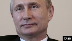 Владимир Путин на встрече с президентом Киргизии 16 мартя 2015 года