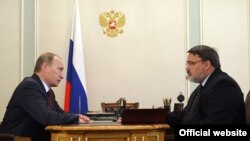 Премьер России Владимир Путин (слева) и глава ФАС Игорь Артемьев обсудили цены на сталь