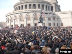 Акция протеста сторонников Левона Тер-Петросяна в центре Еревана, 16 февраля 2008 года