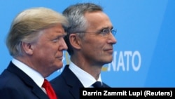 Prezident Donald Trump (solda) və NATO-nun baş katibi Jens Stoltenberg 