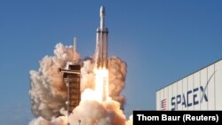 Запуск Falcon Heavy с арабским спутником связи на борту