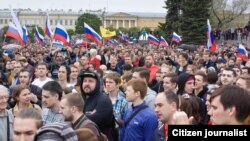 На Марсовом поле в Петербурге во время антикоррупционной акции 12 июня 