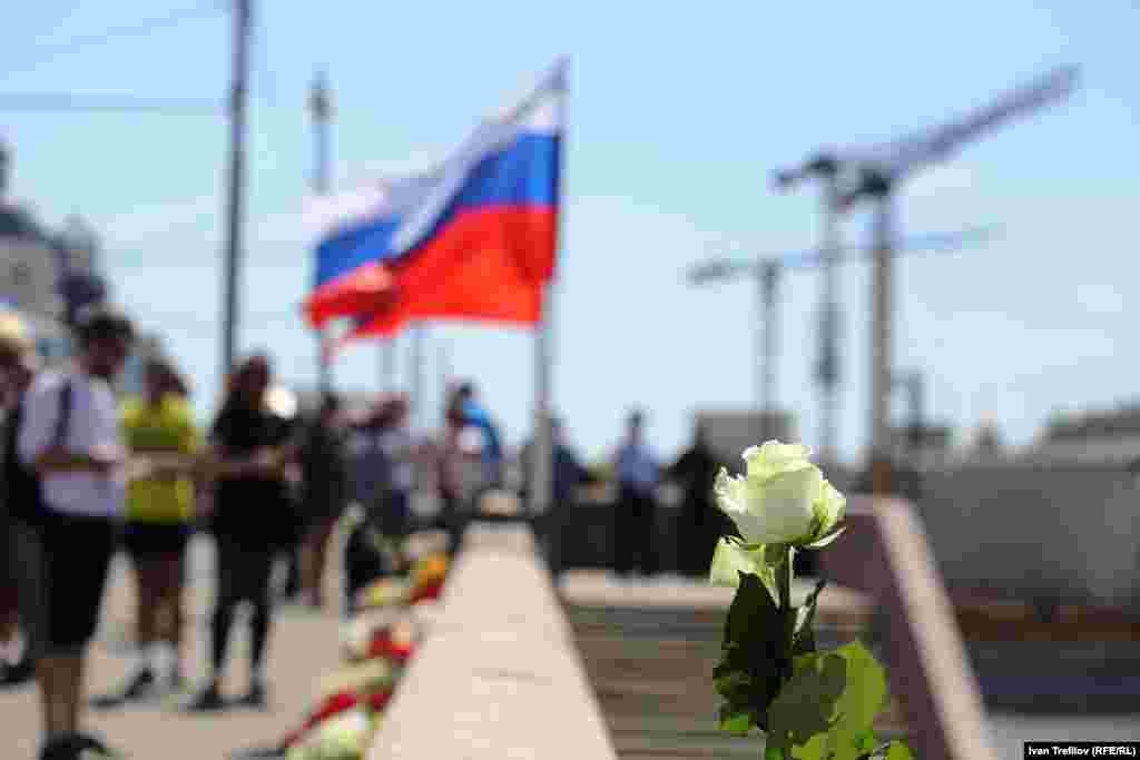 Сто дней после убийства Бориса Немцова. Большой Москворецкий мост, 7 июня 2015 года