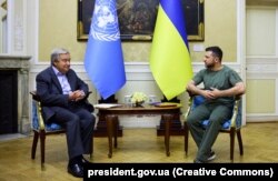 Президент Украины Владимир Зеленский (справа) и генеральный секретарь ООН Антониу Гутерриш. Львов, 18 августа 2022 года