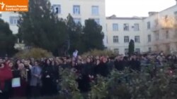 В Дагестане студенты вышли на митинг, чтобы поддержать преподавателя