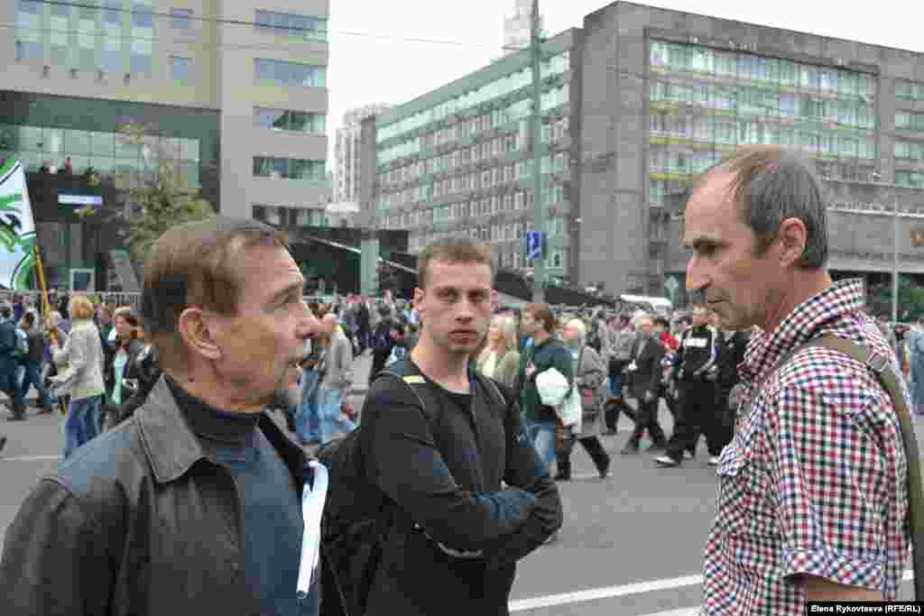 Лев Пономарев (слева). Москва, 15.09.12