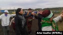 Хоровод в палаточном лагере