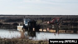 Добыча токсичного песка в Нижне-Чурбашском хвостохранилище, Керчь, 4 февраля 2019 год