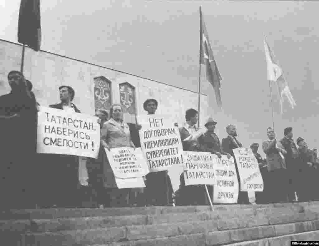 В августе, перед сессией Верховного Совета, митинги в Казани проходили регулярно. Иногда по два раза в день.