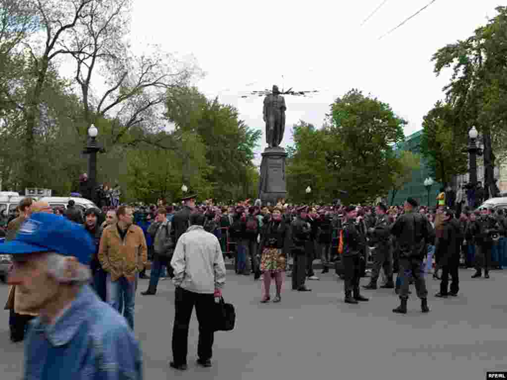 Russia -- March of Dissent, Chistoprudny boulevard, 06May2008, Moscow