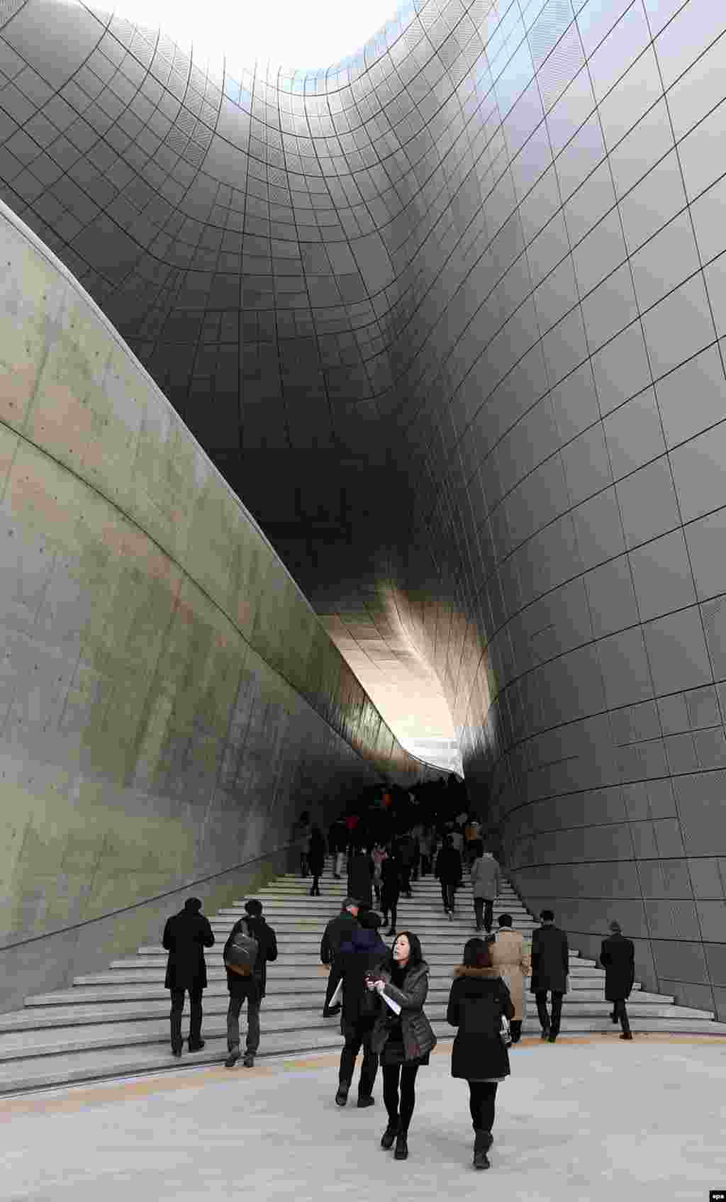 Dongdaemun Design Plaza в Сеуле.