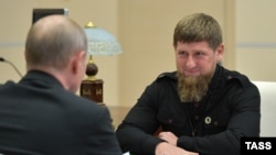 Vladimir Putin (solda) və Ramzan Kadyrov