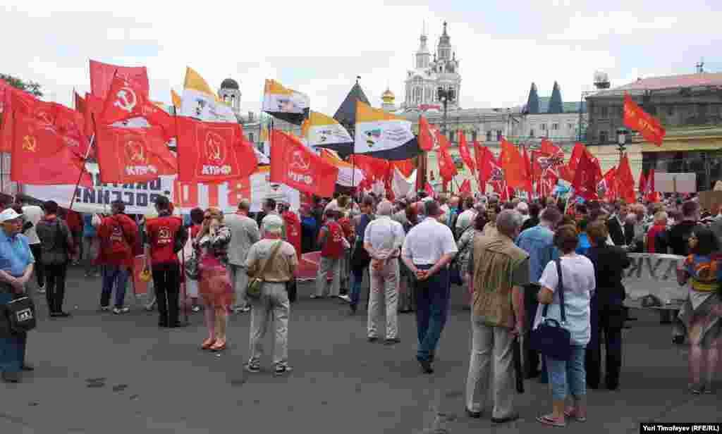 В Митинге приняли участие около 300 человек.