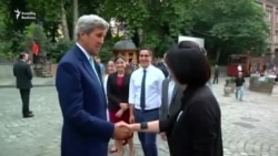 Kerry köhnə Tbilisidə gürcü mətbəxi ilə tanış olub