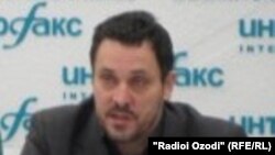 Россия-- Инсанасул ихтиярал цlунулев ва журналист Максим Шевченко Москваялда, 2011 соналъул 15-билеб ноябрь