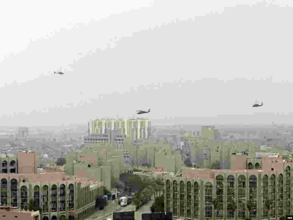 Caption: epa00898929 US helicopters patrol over Baghdad where clashes occurred between insurgents and Iraqi army forces supported by US forces on Tuesday 09 January 2007